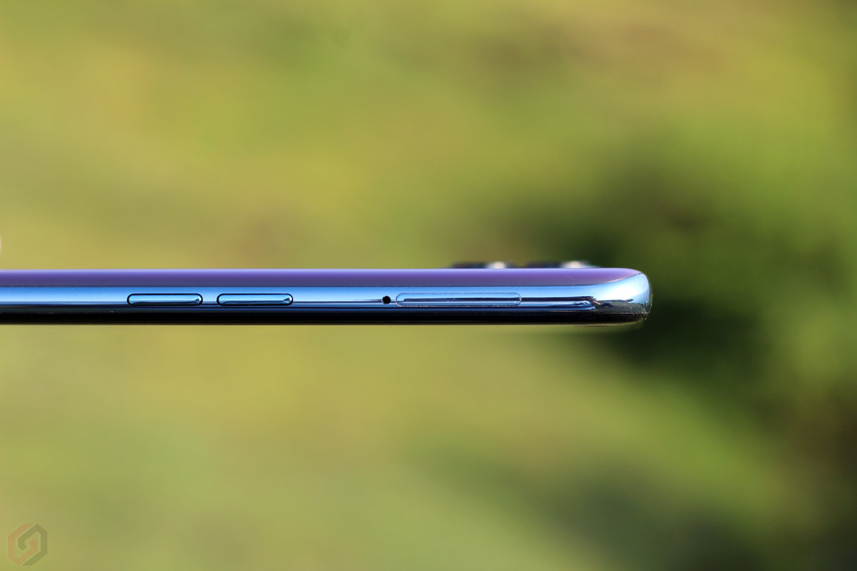 OPPO F17 Pro Side View